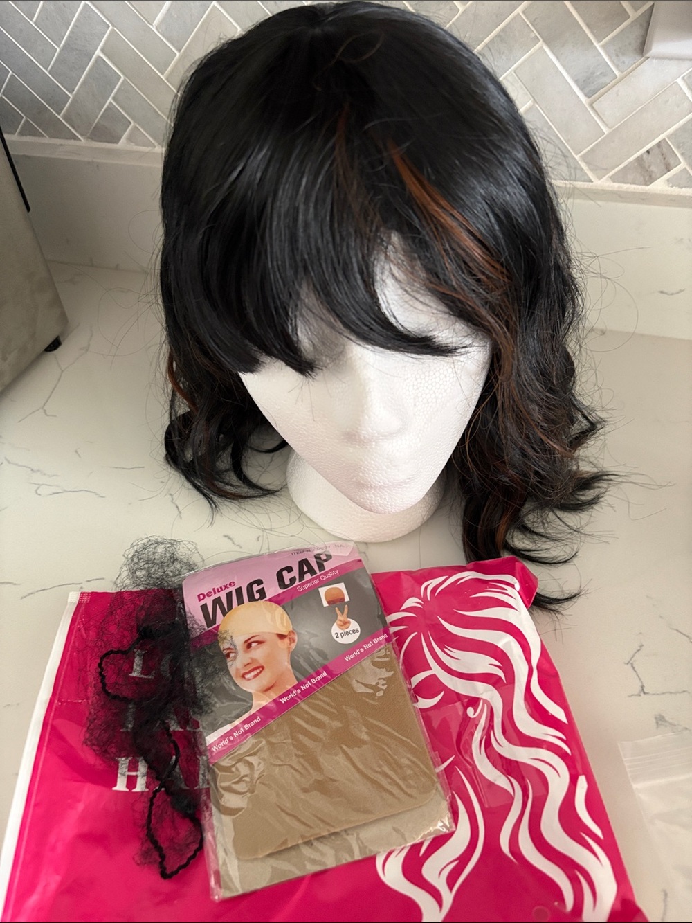 Luxe Black Wig with Brown Highlights - Shoulder-Length Wavy Style